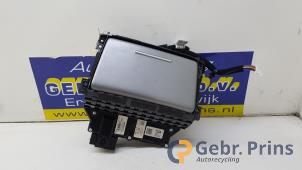 Gebruikte Draadloze oplader Hyundai Kona (OS) 64 kWh Prijs € 75,00 Margeregeling aangeboden door Autorec. Gebr. Prins b.v.