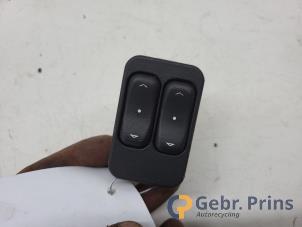 Gebruikte Ruit schakelaar elektrisch Opel Meriva 1.6 16V Prijs € 15,00 Margeregeling aangeboden door Autorec. Gebr. Prins b.v.