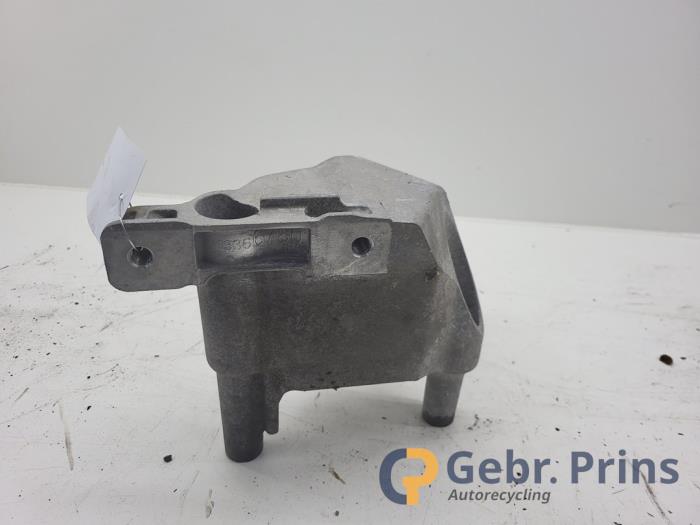 Gebruikte Motorsteun Opel Astra K Sports Tourer 1.0 Turbo 12V Prijs € 15,00 Margeregeling aangeboden door Autorec. Gebr. Prins b.v.