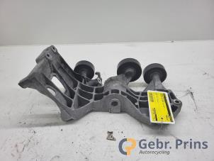 Gebruikte Spanrol Multiriem Mercedes B (W245) 1.5 B-160 16V Prijs € 30,00 Margeregeling aangeboden door Autorec. Gebr. Prins b.v.