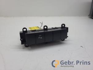 Gebruikte PDC Schakelaar Mercedes B (W245) 1.5 B-160 16V Prijs € 10,00 Margeregeling aangeboden door Autorec. Gebr. Prins b.v.