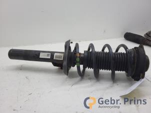 Gebruikte Mac Phersonpoot rechts-voor Volkswagen Golf VI (5K1) 1.2 TSI BlueMotion Prijs € 40,00 Margeregeling aangeboden door Autorec. Gebr. Prins b.v.