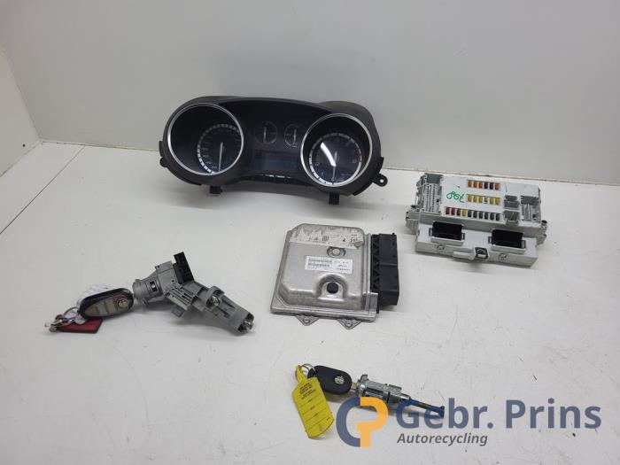 Gebruikte Contactslot + computer Alfa Romeo Giulietta (940) 1.4 TB 16V MultiAir Prijs € 200,00 Margeregeling aangeboden door Autorec. Gebr. Prins b.v.