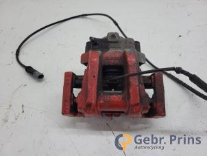 Gebruikte Remklauw (Tang) rechts-achter BMW 1 serie (F20) 120i 1.6 16V Prijs € 40,00 Margeregeling aangeboden door Autorec. Gebr. Prins b.v.