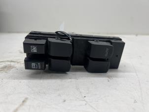 Gebruikte Elektrisch Raam Schakelaar Suzuki Swift (ZA/ZC/ZD1/2/3/9) 1.3 VVT 16V Prijs € 25,00 Margeregeling aangeboden door Autorec. Gebr. Prins b.v.