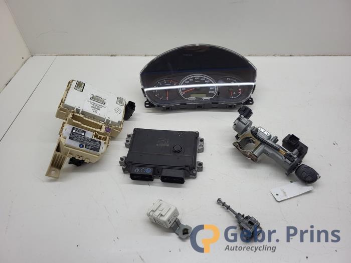 Gebruikte Contactslot + computer Suzuki Swift (ZA/ZC/ZD1/2/3/9) 1.3 VVT 16V Prijs € 100,00 Margeregeling aangeboden door Autorec. Gebr. Prins b.v.