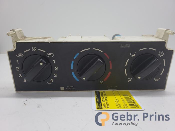 Kachel Bedieningspaneel van een Peugeot Partner 1.6 HDI 75 2007