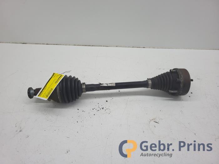 Gebruikte Aandrijfas links-voor Volkswagen Polo V (6R) 1.4 TDI DPF BlueMotion technology Prijs € 40,00 Margeregeling aangeboden door Autorec. Gebr. Prins b.v.