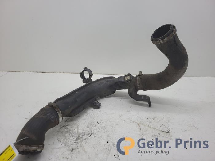 Gebruikte Intercooler Buis Volkswagen Caddy III (2KA,2KH,2CA,2CH) 1.6 TDI 16V Prijs € 30,25 Inclusief btw aangeboden door Autorec. Gebr. Prins b.v.