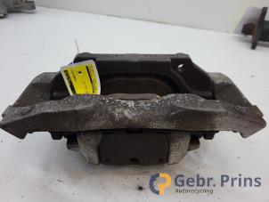 Gebruikte Remklauw (Tang) rechts-voor BMW 5 serie Touring (F11) 535d xDrive 24V Prijs € 40,00 Margeregeling aangeboden door Autorec. Gebr. Prins b.v.