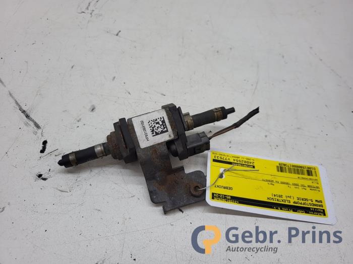 Gebruikte Brandstofpomp Elektrisch BMW 5 serie Touring (F11) 535d xDrive 24V Prijs € 100,00 Margeregeling aangeboden door Autorec. Gebr. Prins b.v.
