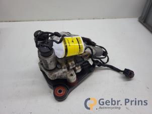 Gebruikte Kleppenblok hydraulisch BMW 5 serie Touring (F11) 535d xDrive 24V Prijs € 100,00 Margeregeling aangeboden door Autorec. Gebr. Prins b.v.