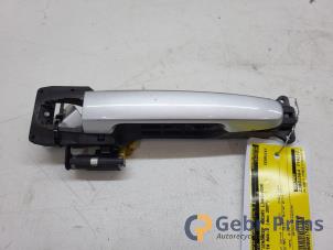 Gebruikte Portiergreep 4Deurs links-voor Toyota RAV4 (A3) 2.2 D-4D 16V 4x4 Prijs € 25,00 Margeregeling aangeboden door Autorec. Gebr. Prins b.v.