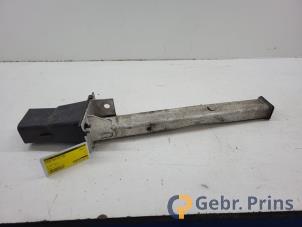 Gebruikte Bumpersteun links-voor Peugeot 3008 I (0U/HU) 1.6 VTI 16V Prijs € 40,00 Margeregeling aangeboden door Autorec. Gebr. Prins b.v.
