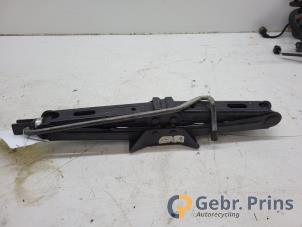 Gebruikte Krik Dacia Dokker (0S) 1.5 dCi 90 Prijs € 24,20 Inclusief btw aangeboden door Autorec. Gebr. Prins b.v.