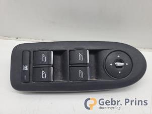 Gebruikte Ruit schakelaar elektrisch Ford C-Max (DM2) 2.0 16V Prijs € 30,00 Margeregeling aangeboden door Autorec. Gebr. Prins b.v.