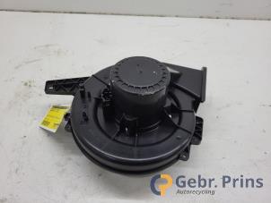Gebruikte Kachel Ventilatiemotor Skoda Fabia III (NJ3) 1.0 TSI 12V Prijs € 30,00 Margeregeling aangeboden door Autorec. Gebr. Prins b.v.