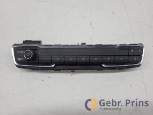 Gebruikte Radiobedienings paneel BMW 2 serie Gran Tourer (F46) 220i 2.0 TwinPower Turbo 16V Prijs € 50,00 Margeregeling aangeboden door Autorec. Gebr. Prins b.v.