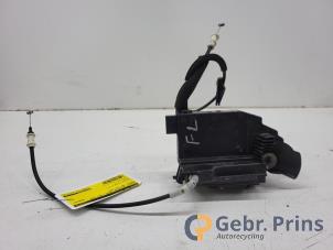 Gebruikte Deurslot Mechaniek 4Deurs links-voor Peugeot 308 SW (L4/L9/LC/LJ/LR) 1.2 12V e-THP PureTech 110 Prijs € 25,00 Margeregeling aangeboden door Autorec. Gebr. Prins b.v.