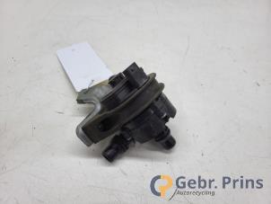 Gebruikte Extra waterpomp BMW 2 serie Gran Tourer (F46) 220i 2.0 TwinPower Turbo 16V Prijs € 30,00 Margeregeling aangeboden door Autorec. Gebr. Prins b.v.