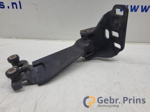 Gebruikte Schuifdeurrol rechts Ford Tourneo Connect/Grand Tourneo Connect 1.0 EcoBoost 12V Prijs € 25,00 Margeregeling aangeboden door Autorec. Gebr. Prins b.v.