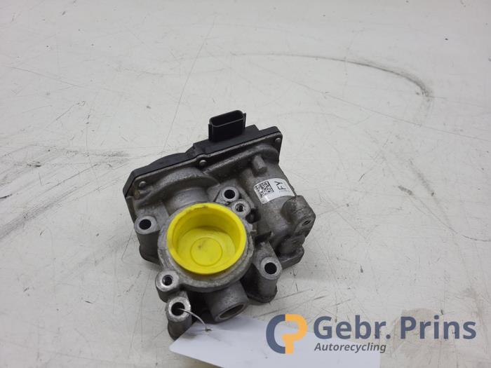 Gebruikte Gasklephuis Renault Captur I (2R) 0.9 Energy TCE 12V Prijs € 50,00 Margeregeling aangeboden door Autorec. Gebr. Prins b.v.