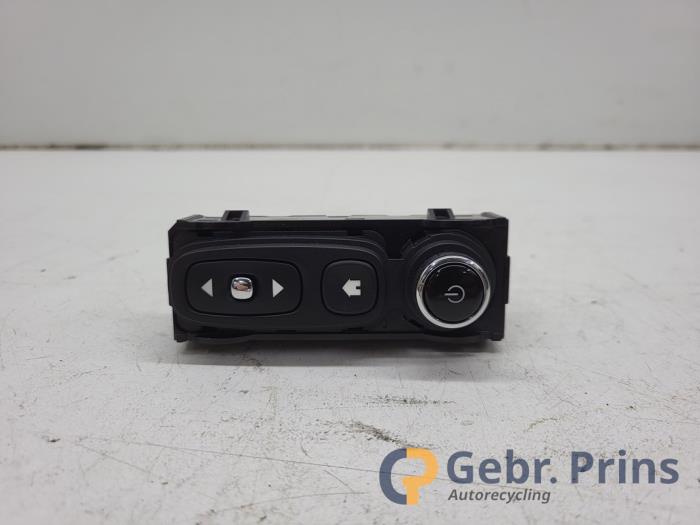 Gebruikte Bediening boordcomputer Renault Captur I (2R) 0.9 Energy TCE 12V Prijs € 25,00 Margeregeling aangeboden door Autorec. Gebr. Prins b.v.