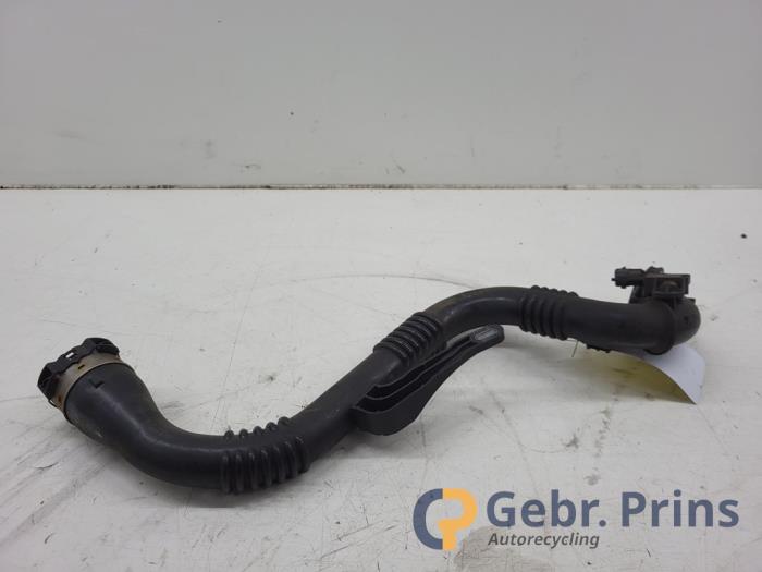 Gebruikte Intercooler Buis Renault Captur I (2R) 0.9 Energy TCE 12V Prijs € 25,00 Margeregeling aangeboden door Autorec. Gebr. Prins b.v.