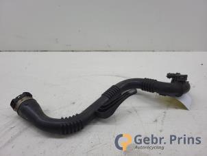 Gebruikte Intercooler Buis Renault Captur (2R) 0.9 Energy TCE 12V Prijs € 25,00 Margeregeling aangeboden door Autorec. Gebr. Prins b.v.