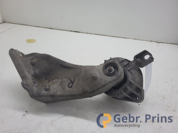 Gebruikte Motorsteun BMW 3 serie (E92) 330d 24V Prijs € 20,00 Margeregeling aangeboden door Autorec. Gebr. Prins b.v.
