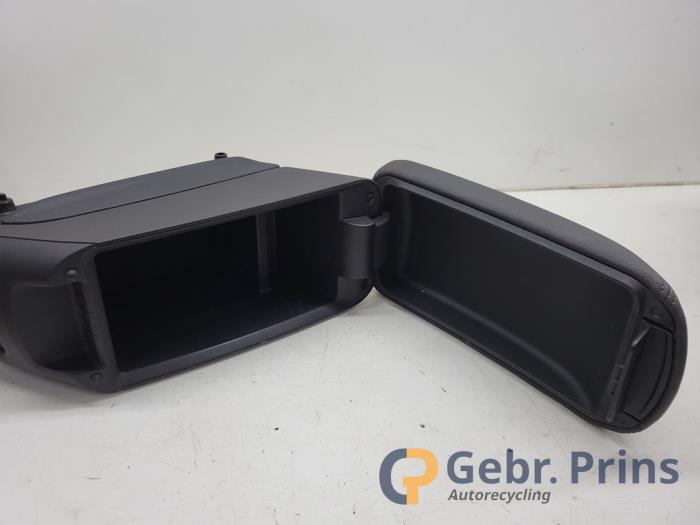 Armleuning van een Opel Meriva 1.4 16V Ecotec 2012