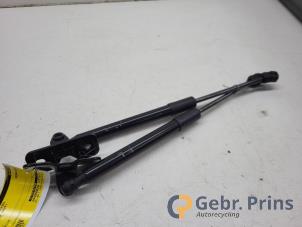 Gebruikte Gasdemperset Kofferdeksel Tesla Model 3 RWD 60 kWh Prijs € 75,00 Margeregeling aangeboden door Autorec. Gebr. Prins b.v.