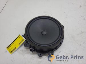Gebruikte Speaker Tesla Model 3 RWD 60 kWh Prijs € 30,00 Margeregeling aangeboden door Autorec. Gebr. Prins b.v.