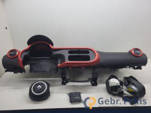 Gebruikte Airbag set + dashboard Renault Twingo III (AH) 1.0 SCe 70 12V Prijs € 650,00 Margeregeling aangeboden door Autorec. Gebr. Prins b.v.