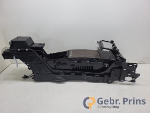 Gebruikte Middenconsoles Tesla Model X 90D Prijs € 200,00 Margeregeling aangeboden door Autorec. Gebr. Prins b.v.