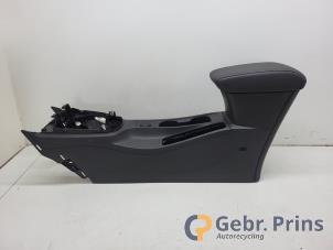 Gebruikte Armsteun Opel Astra K 1.0 Turbo 12V Prijs € 60,00 Margeregeling aangeboden door Autorec. Gebr. Prins b.v.