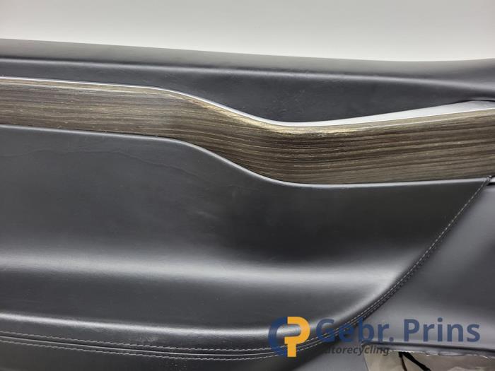 Portierbekleding 4Deurs links-voor van een Tesla Model X 90D 2016