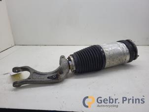 Gebruikte Mac Phersonpoot links-voor Tesla Model X 90D Prijs € 300,00 Margeregeling aangeboden door Autorec. Gebr. Prins b.v.