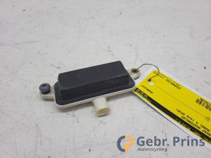 Gebruikte Handgreep Achterklep Tesla Model X 90D Prijs € 100,00 Margeregeling aangeboden door Autorec. Gebr. Prins b.v.