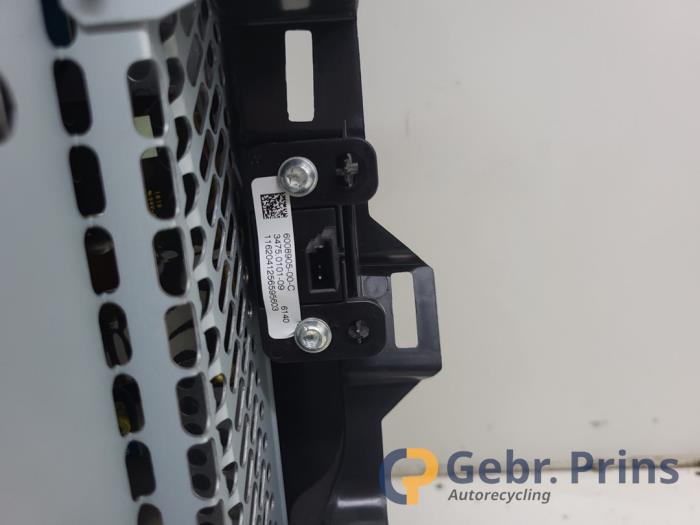 Display Multi Media regelunit van een Tesla Model X 90D 2016