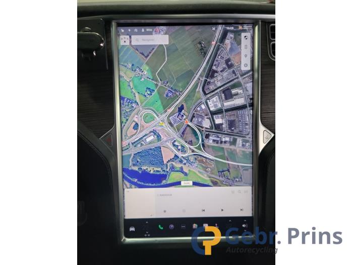 Display Multi Media regelunit van een Tesla Model X 90D 2016