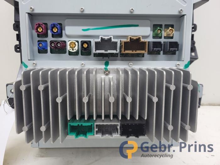 Display Multi Media regelunit van een Tesla Model X 90D 2016