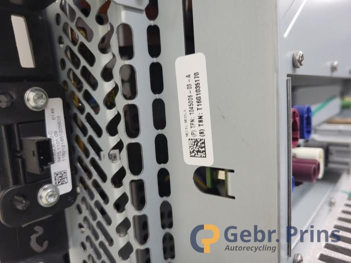 Display Multi Media regelunit van een Tesla Model X 90D 2016