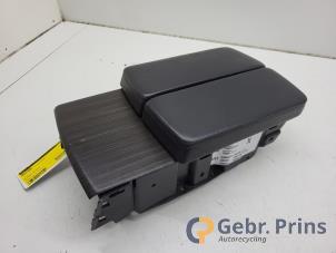 Gebruikte Armsteun Tesla Model X 90D Prijs € 75,00 Margeregeling aangeboden door Autorec. Gebr. Prins b.v.