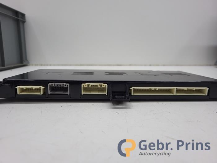 Computer Body Control van een Tesla Model X 90D 2016