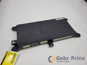 Gebruikte Module Bodycontrol Tesla Model X 90D Prijs € 125,00 Margeregeling aangeboden door Autorec. Gebr. Prins b.v.