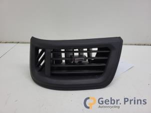 Gebruikte Luchtrooster Dashboard Renault Trafic (1FL/2FL/3FL/4FL) 2.0 dCi 16V 130 Prijs € 18,15 Inclusief btw aangeboden door Autorec. Gebr. Prins b.v.