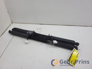 Gebruikte Achterklepdemper links-achter Tesla Model X 90D Prijs € 75,00 Margeregeling aangeboden door Autorec. Gebr. Prins b.v.