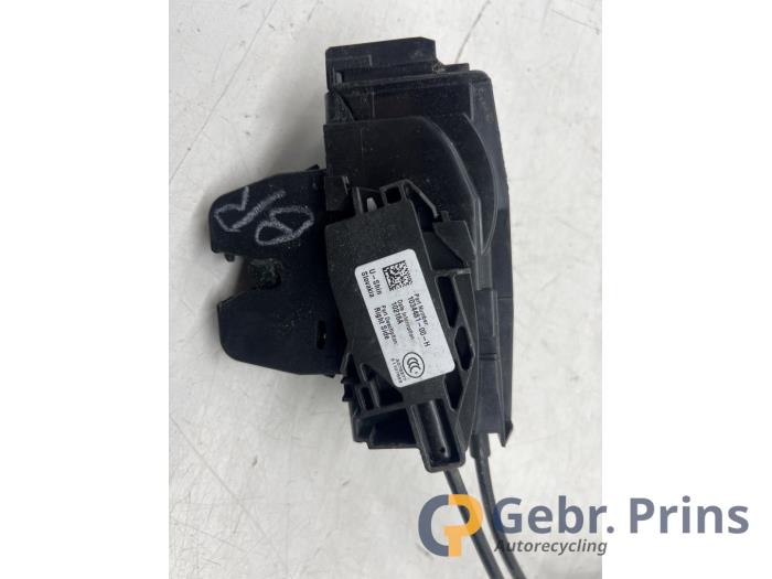 Deurslot Mechaniek 4Deurs rechts-achter van een Tesla Model X 90D 2016