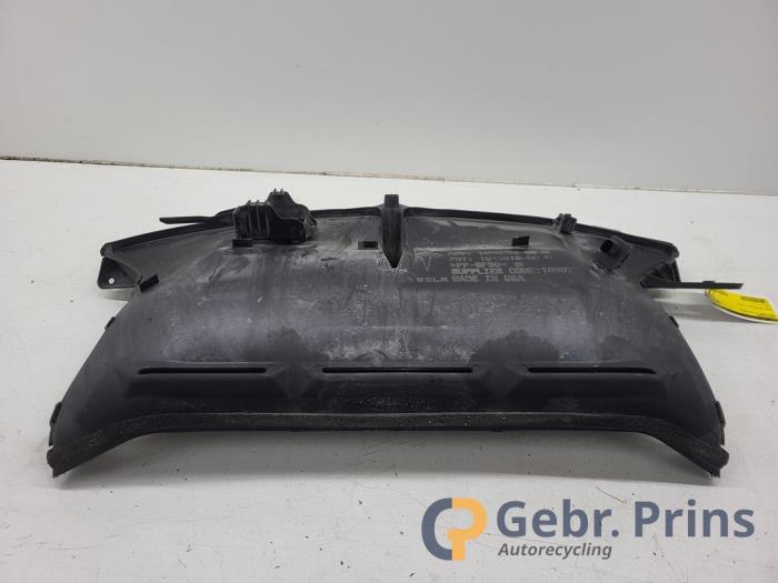 Luchtgeleider van een Tesla Model X 90D 2016